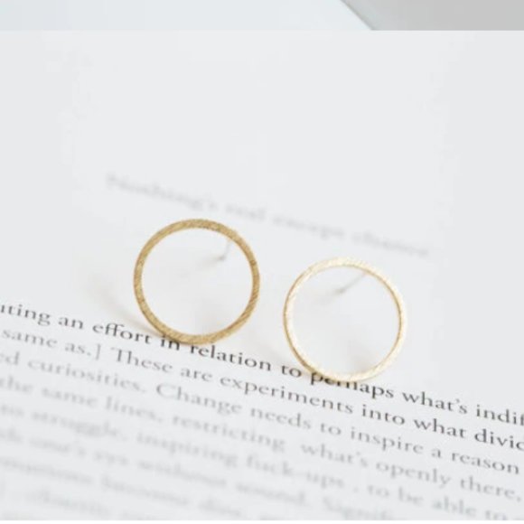 "Circle of Life" Minimalist Simple Stud Earrings - Picture 4 of 8